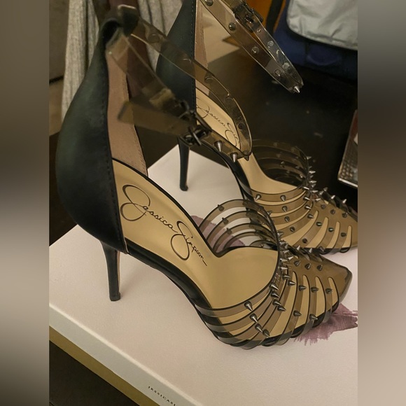 Size 9 smoke color Jessica Simpson heel - Picture 5 of 5